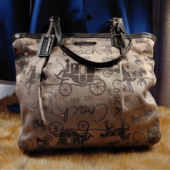 Coach Horse & Carriage Print Tote | Style F15457 - Picture 10 of 11